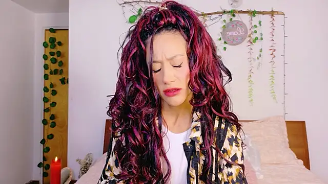 Ajua  Uva online show from April 9, 3:20 am