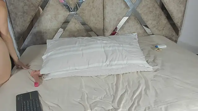 Pleasure Aurora online show from March 29, 1:21 pm