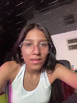 Anitta  LS online show from April 8, 7:27 pm