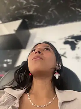 Anitta  LS online show from April 14, 7:03 pm