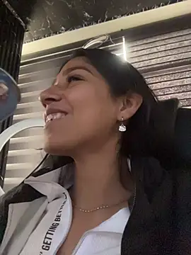 Anitta  LS online show from April 11, 7:39 pm