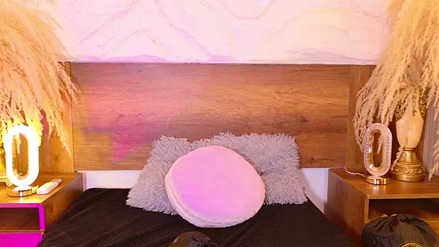 lara curly online show from April 13, 10:16 am