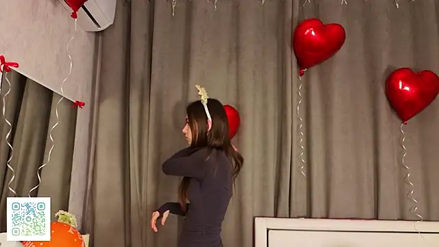 DaynaMacha online show from March 26, 4:20 pm