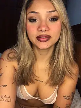 lolavixenn online show from April 13, 5:03 pm