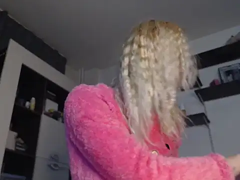 MessyQueen online show from March 20, 10:25 pm