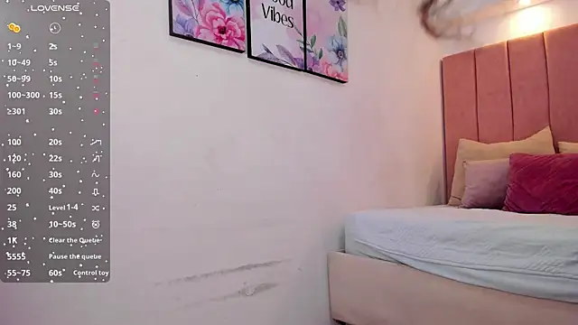 mia rouxx1 online show from April 12, 7:55 am