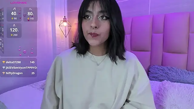 Coralie  online show from March 25, 9:06 pm