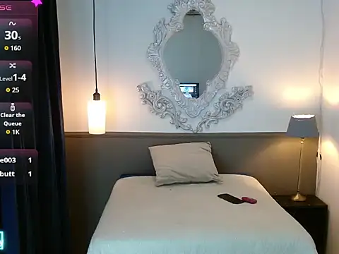 roxxxan  online show from April 7, 10:56 pm