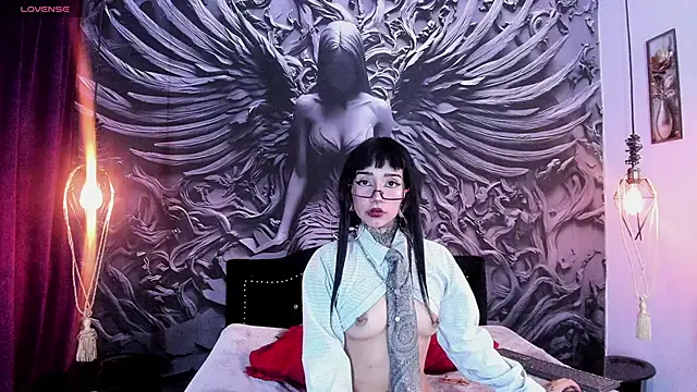 roxxxan  online show from March 26, 11:50 pm