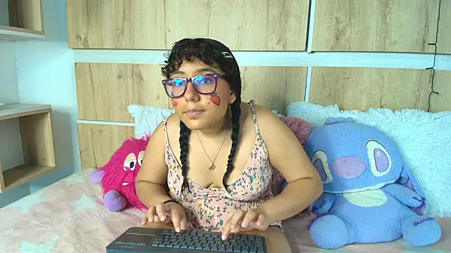 Rapthalia  online show from March 25, 6:16 am