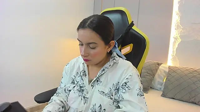 kira relish online show from April 6, 11:33 am