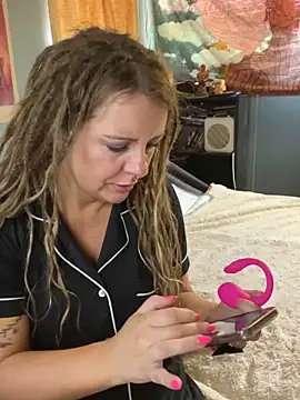 adirajade online show from April 15, 7:58 pm