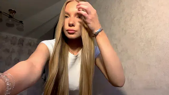 CarolineNine online show from April 2, 2:36 pm