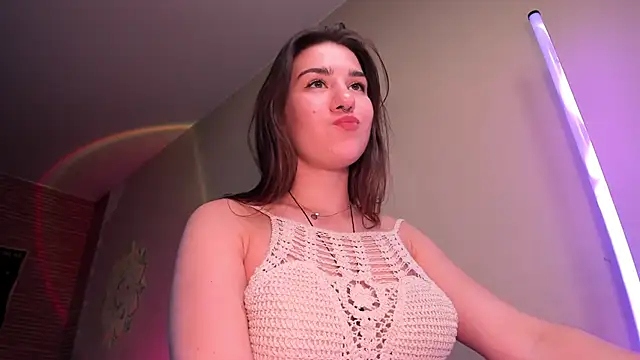 Elly  Green online show from April 11, 6:30 am