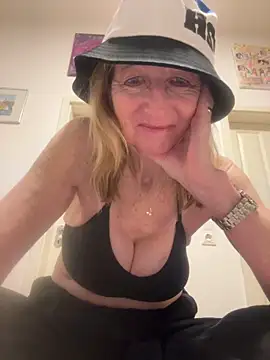 MatureKim online show from April 4, 6:51 pm