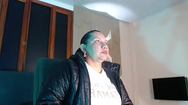 mia coral1 online show from April 7, 1:51 am