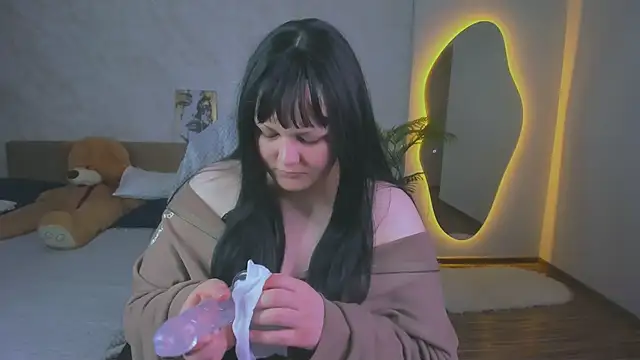 -HwasaMoore online show from March 27, 8:53 pm