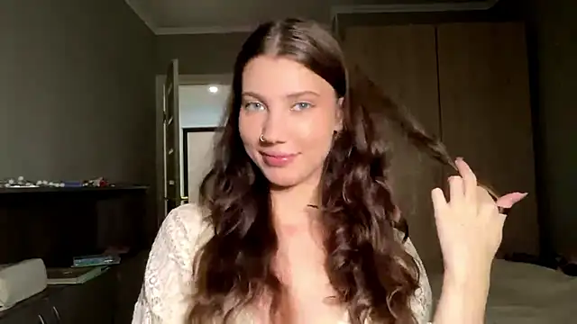 ShandyTreys online show from April 1, 4:37 pm