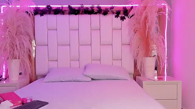 khathieeBelle online show from April 14, 6:52 pm