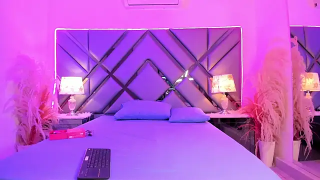 khathieeBelle online show from April 8, 6:43 pm