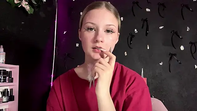 LiziSweet online show from March 25, 11:18 pm