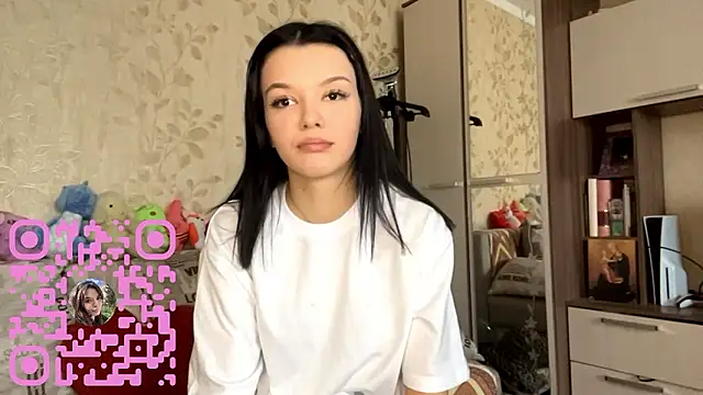 VeliaHypolite online show from March 26, 8:16 am
