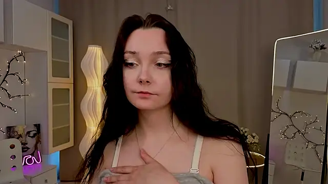 KaraNeagle online show from April 1, 7:09 am