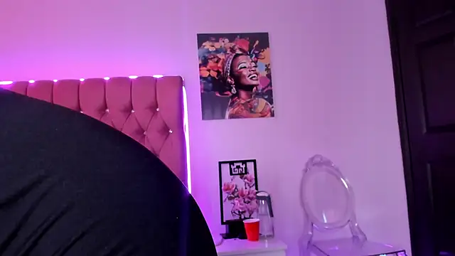 suzysuzza online show from April 7, 8:55 pm