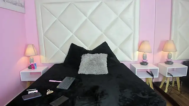 carooline lovely online show from April 9, 5:54 am