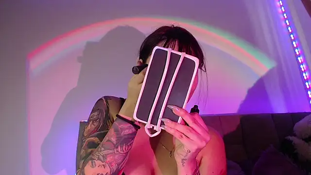 Val Time online show from April 9, 4:12 pm