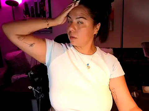 HannaJonns online show from April 11, 7:45 am