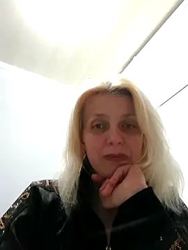 MiaLove183 online show from April 15, 1:33 pm