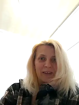 MiaLove183 online show from April 16, 1:11 pm