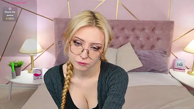 Bella Cloud online show from March 26, 9:49 pm