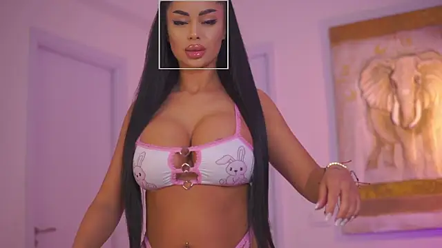 LatinaMorene online show from April 9, 6:13 pm