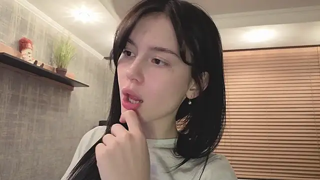 SweetieWink online show from April 10, 11:11 pm