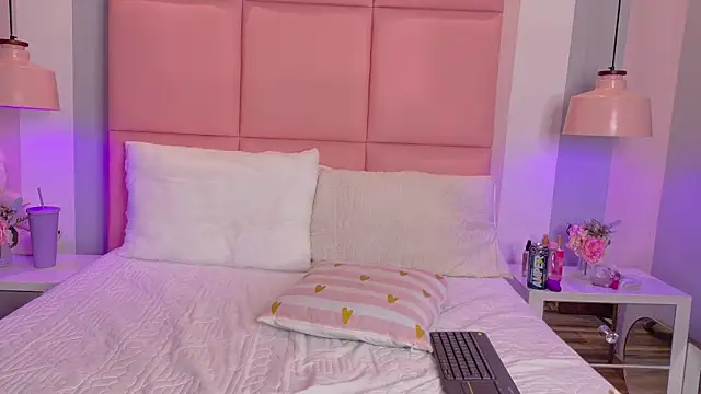 VaneAguirre online show from April 1, 1:41 pm