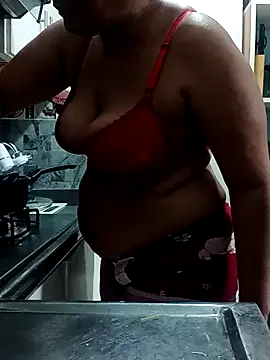 sexymomsn online show from April 14, 5:24 pm