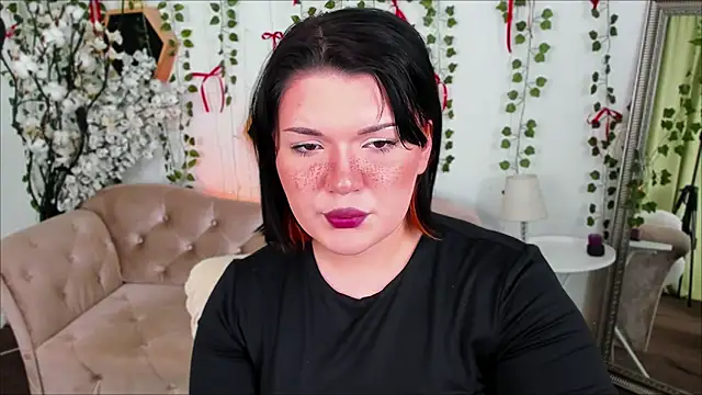 Sara Mour online show from March 25, 1:58 pm