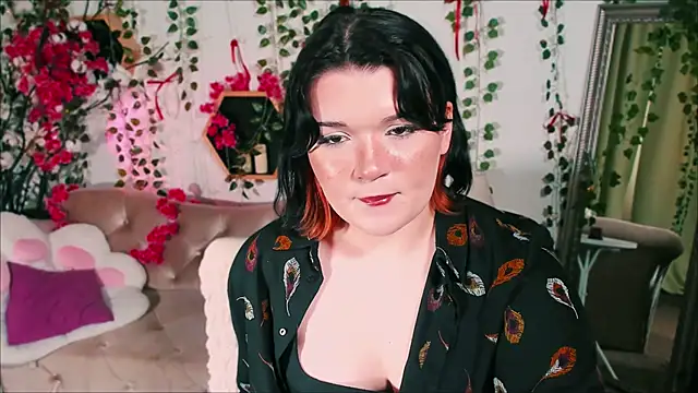 Sara Mour online show from April 4, 1:54 pm