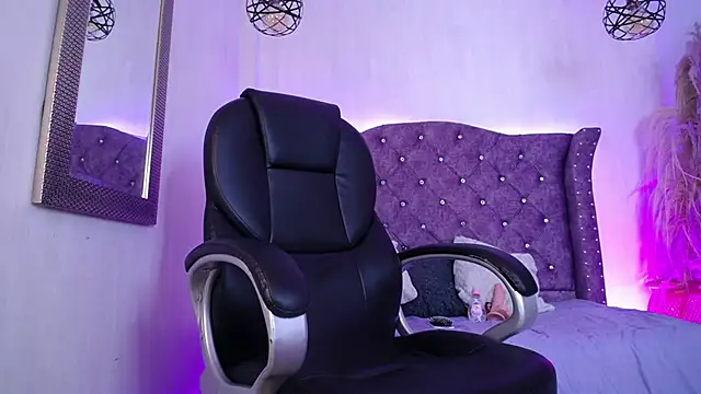 Lizza Jones online show from April 9, 12:32 pm