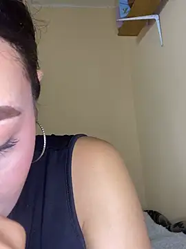 Itze Mua online show from April 6, 10:05 am