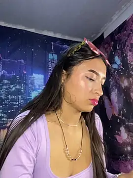 Itze Mua online show from March 28, 10:15 am