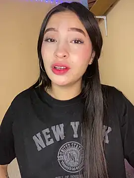 Itze Mua online show from April 15, 11:11 am