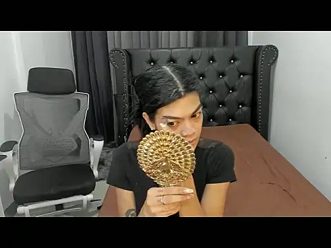 AveryMwore online show from March 26, 2:58 am