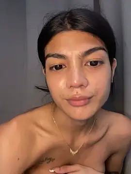 AveryMwore online show from April 18, 2:14 am