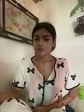 AveryMwore online show from April 12, 4:48 am