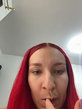 Amelie-RedHoney online show from April 6, 7:15 pm