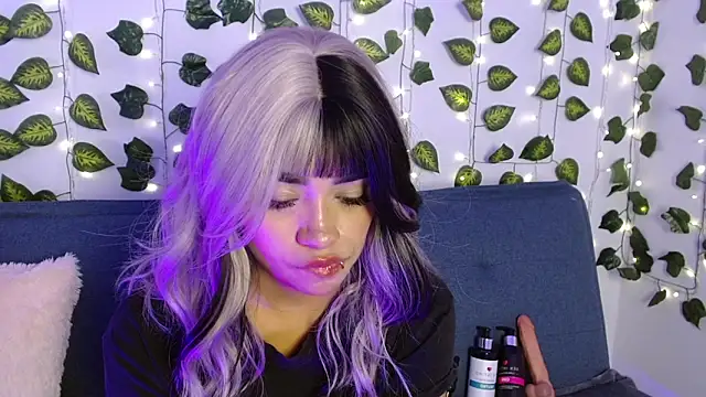 angie boo1 online show from March 27, 10:10 pm