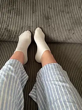 LilouPieds online show from June 14, 4:51 pm